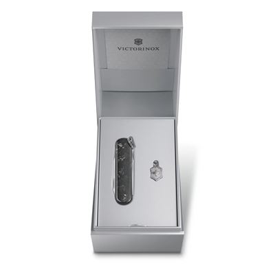 Couteau de poche CLASSIC SD BRILLIANT CARBON VICTORINOX 0.6221.90 3