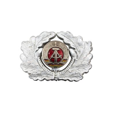 Insigne NVA soldat coiffé d'une casquette