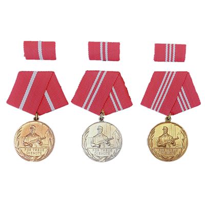 Lot de médailles NVA/RDA KAMPFGRUPPE 3 pièces