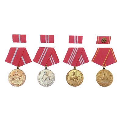 Jeu de médailles NVA/DDR KAMPFGRUPPE