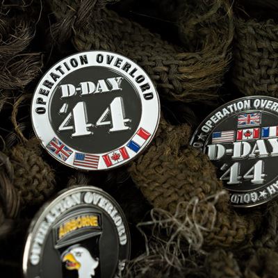 Insigne D-Day 44 avec les drapeaux alliés FOSTEX 445510-14002 3