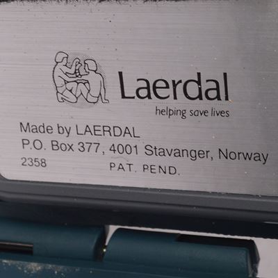 Aspirateur électrique Laerdal LSU dans un coffret en plastique Armée tchèque 8080105 3