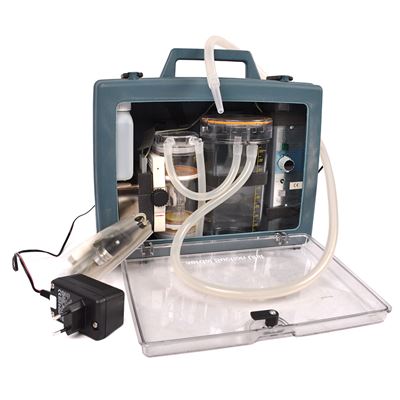 Aspirateur électrique Laerdal LSU dans un coffret en plastique