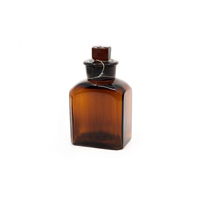 Bouteille en verre carrée à col large taillé 150 ml MARRON