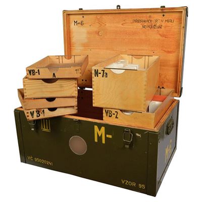 Caisse en bois AČR avec compartiments intérieurs, d'occasion