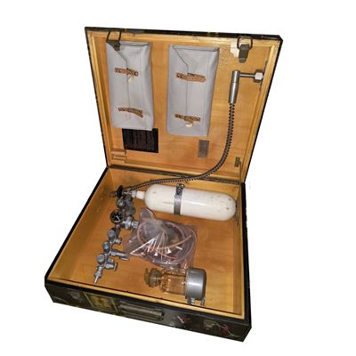 Appareil d'inhalation d'oxygène KIP dans une caisse V-7