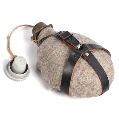 Bouteille de campagne AČR/ČSLA avec étui en feutre, bouchon en plastique ALU à pression.