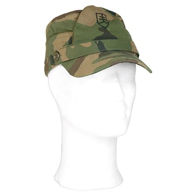 Casquette militaire slovaque avec l'insigne SK vz.97 usagée