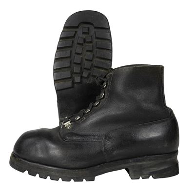 Chaussures de randonnée suisses avec semelles en caoutchouc. Cuir usagé. Armée suisse 91281500 2