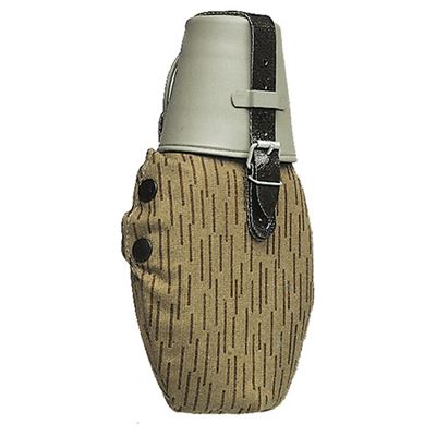 Bouteille de campagne NVA en aiguilles avec tasse, d'occasion