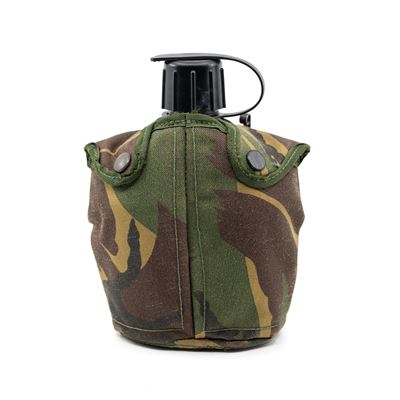 Bouteille de campagne hollandaise avec bec verseur, bouchon NBC et étui DPM usagé.