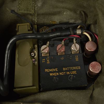 Téléphone de campagne américain « EE8 » dans son étui en toile d'origine. Armée américaine 91810220 2