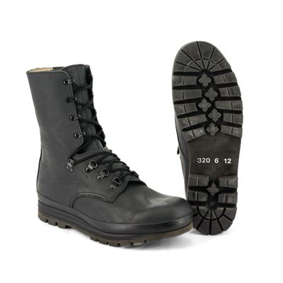 Chaussures suisses M95 hautes en cuir d'occasion