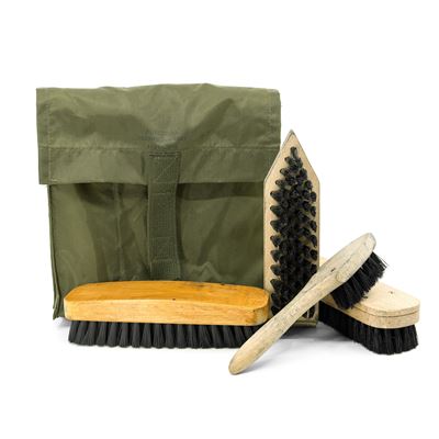 Set de brosses pour l'entretien des chaussures BW pochette avec velcro utilisé