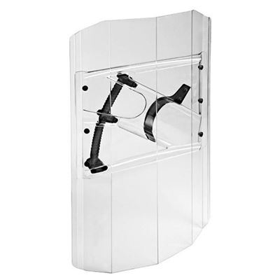 Bouclier anti-coupure carré tenu dans la main gauche