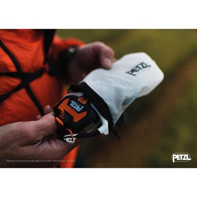 Lampe frontale IKO CORE PETZL E104BA00 12