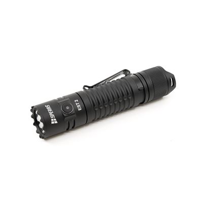 Lampe torche EST2 rechargeable, compacte, 1900 lumens, 211 mètres, IP68