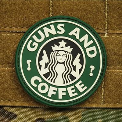 Écusson GUNS AND COFFEE plastique VERT