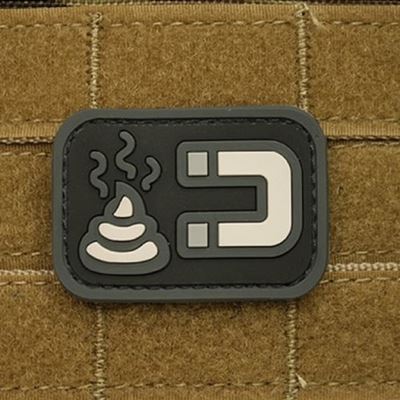 Écusson SHIT MAGNET plastique NOIR