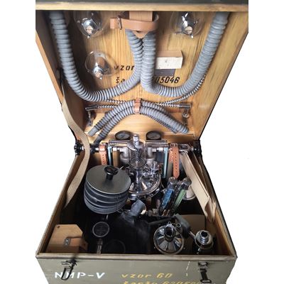 Appareil d'anesthésie NMP-V dans une caisse Armée tchèque 87-NMP-V 2