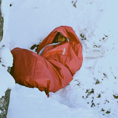 Sac d'urgence pour une personne SURVIVAL BAG SINGLE ROUGE WARMPEACE W-4550 2